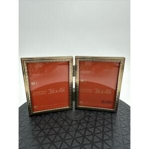 Vintage Intercraft Bi Fold Gold 3 1/4x 4 1/4 Picture Frames.